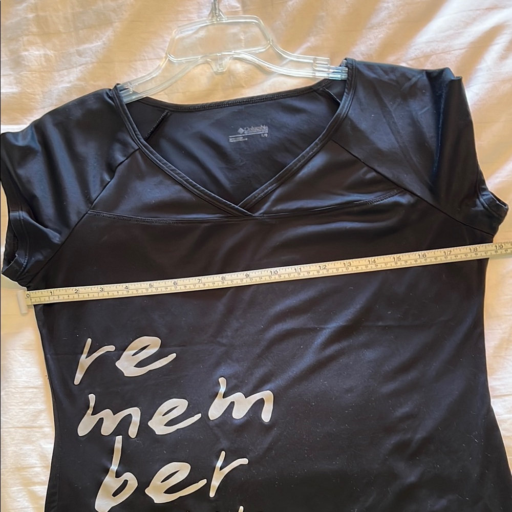 Columbia Black Graphic Cap Sleeve Tee. EUC  Size Large - Picture 6 of 7